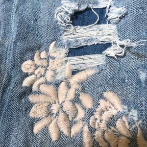 GUESS Bohemian Embroidered Distressed Patched Jeans Straight leg jeans
